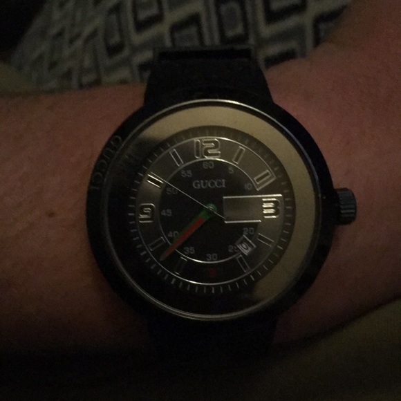 Gucci watch - Picture 1 of 3